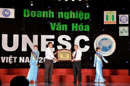 Vinh danh đón nhận Bảng vàng “Doanh nghiệp Văn hóa UNESCO Việt Nam”